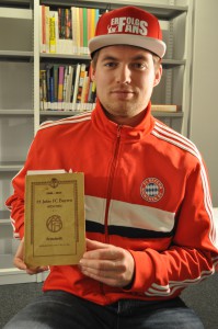 Die Festschrift 25 Jahre FC Bayern München.